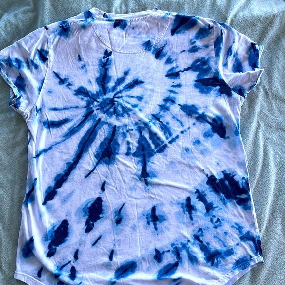 Hollster Curved Hem Tee, Size Large - Picture 6 of 7